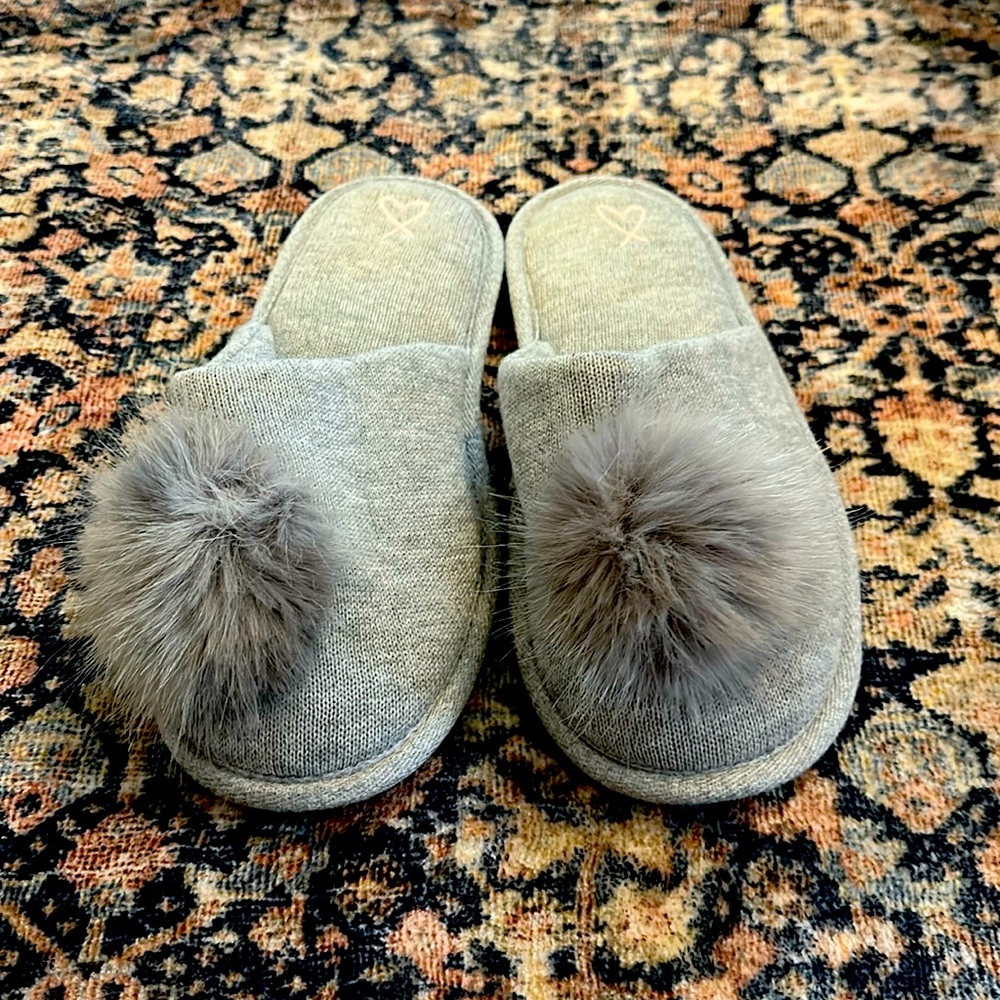 Victoria’s Secret Grey slippers size M